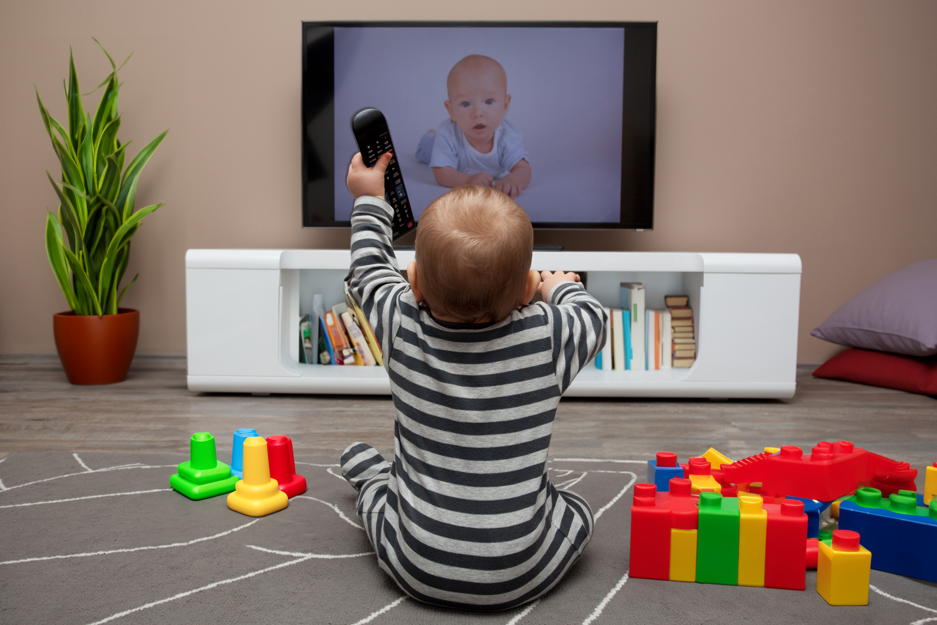 Is-TV-Bad-for-Babies-The-Truth-About-Early-Screen-Exposure-rev